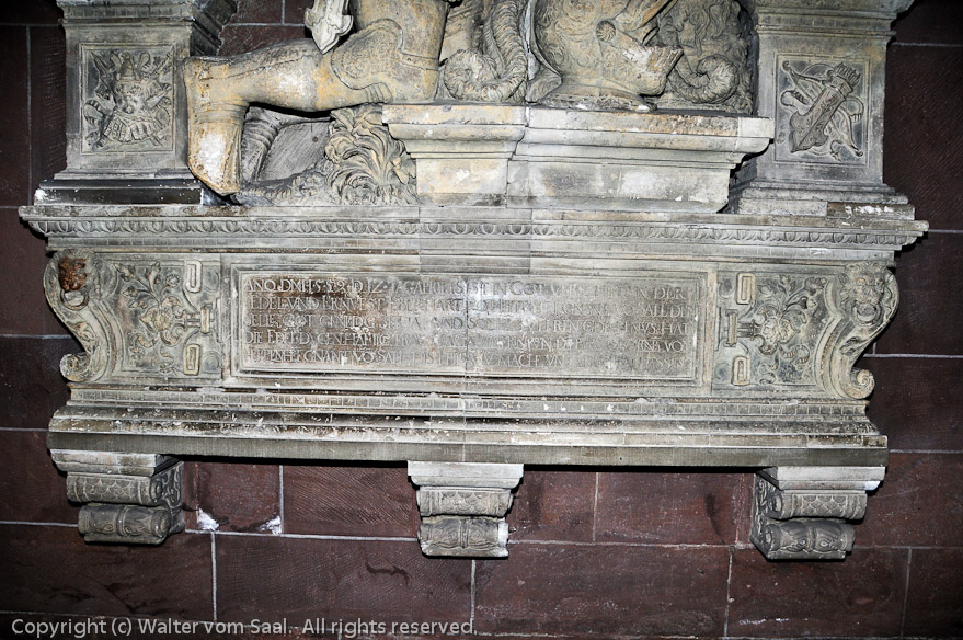 Closeup of bottom of memorial.